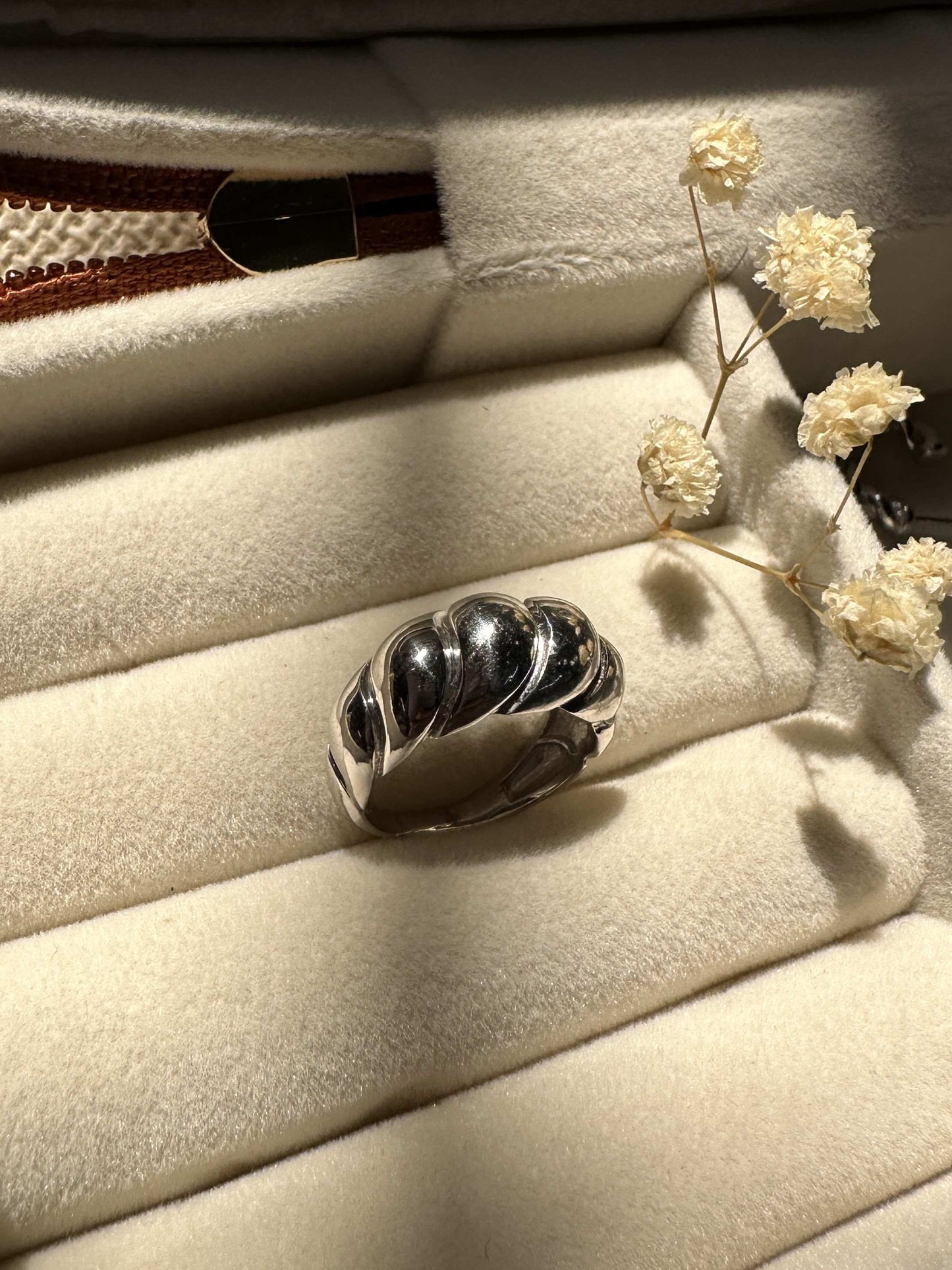 Eva Silver Classy Croissant Ring