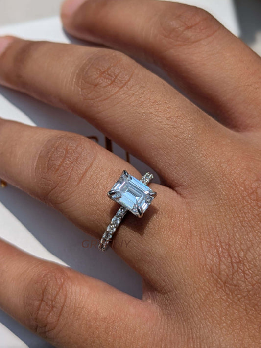 Remi Small Emerald Solitaire Silver Ring