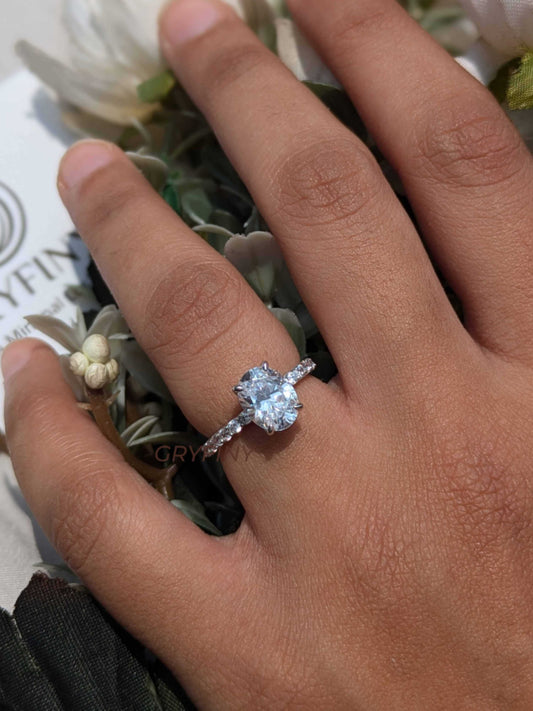 Laris Small Oval Solitaire Silver Ring