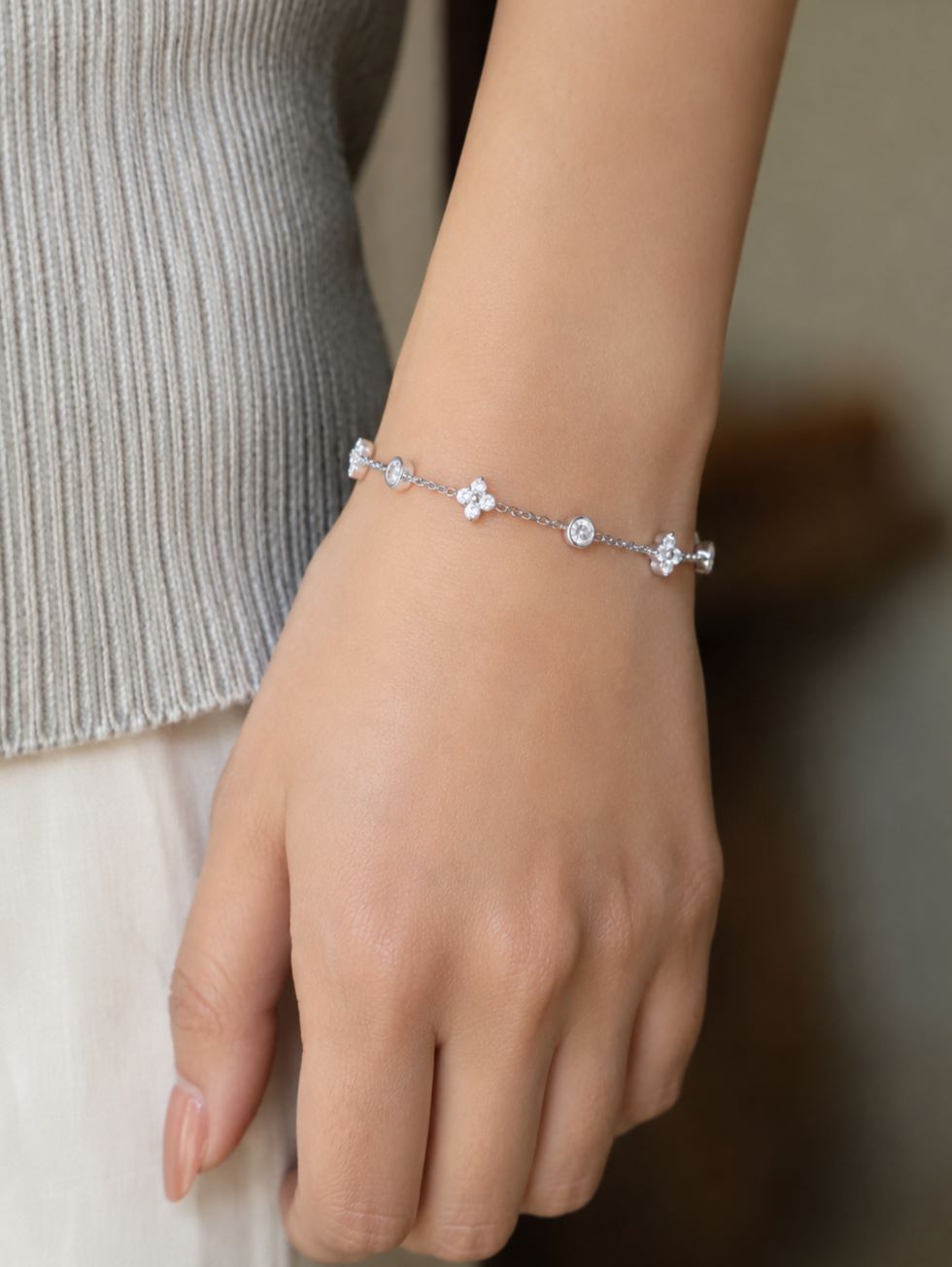 Star & Round Silver Chain Bracelet For Women (Adjustable upto 7 inch)