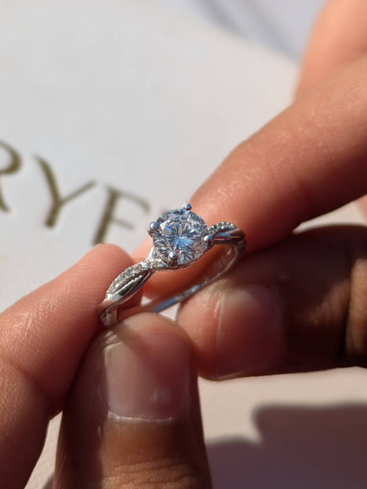 Juvia Silver Solitaire Ring