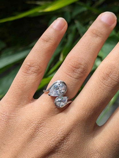 Pear Toi Et Moi Solitaire Silver Ring